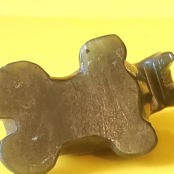 Hand-Carved Canadian Jade Walrus Figurine – Genuine Nephrite from BC - Picture 8 of 9